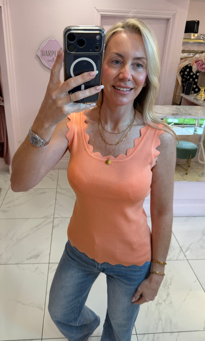 Lakey Scallop Edge Fine Knit Top