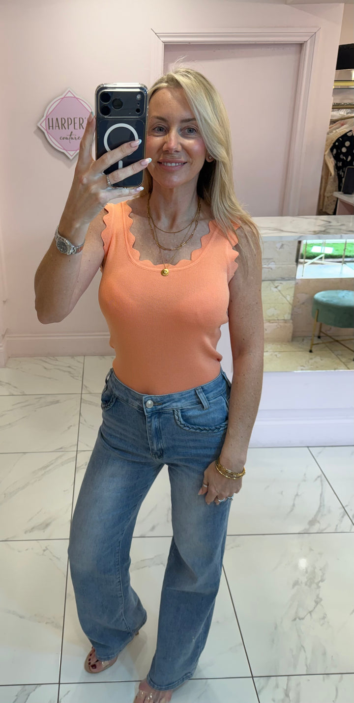 Lakey Scallop Edge Fine Knit Top